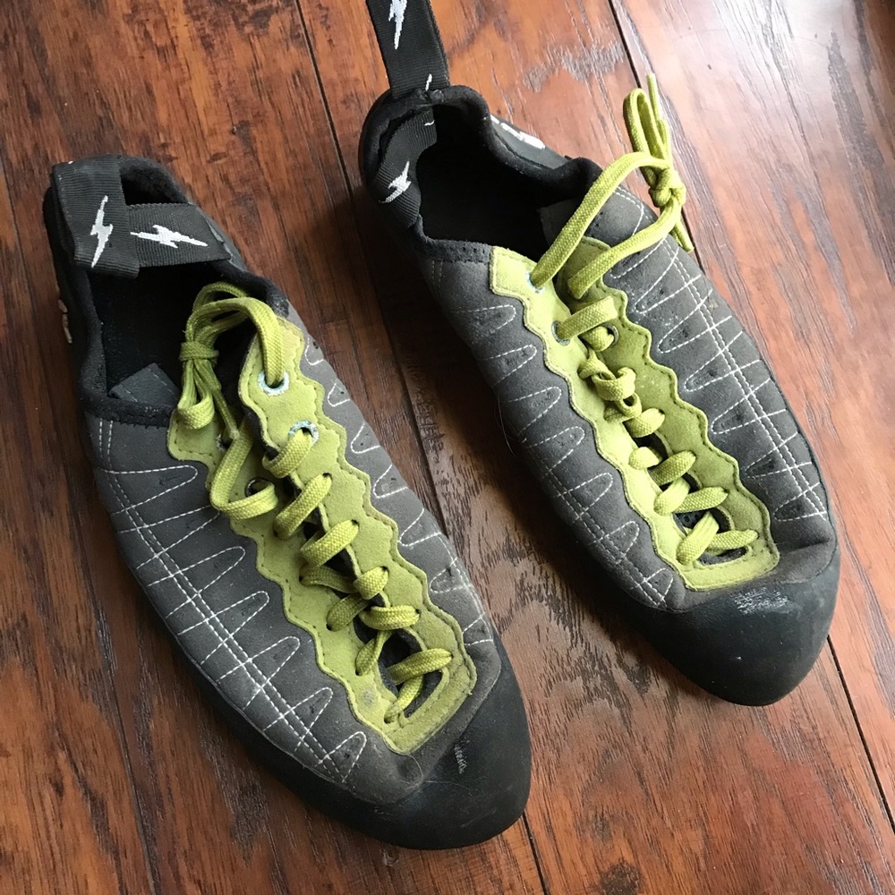 WOMENS evolv climbing shoe 9